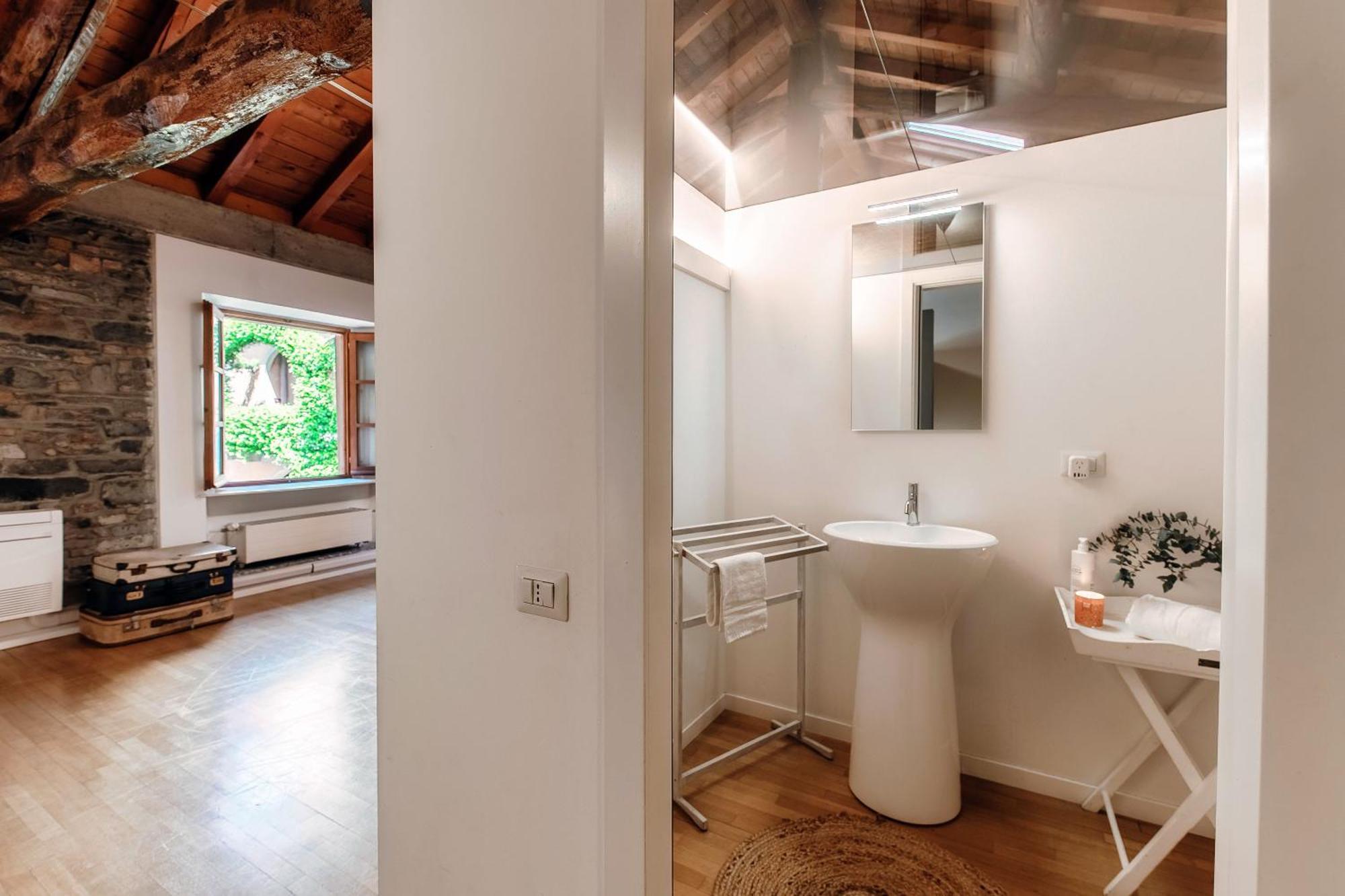 Corte Delle Rondini - Bymyhomeincomo Luaran gambar